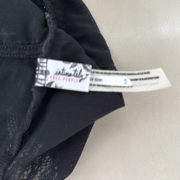 5/$20 Intimately Free People black lace bralette size S - Picture 4 of 4